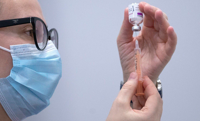 Pesquisa do Reino Unido estuda “mistura” de vacinas anticovid