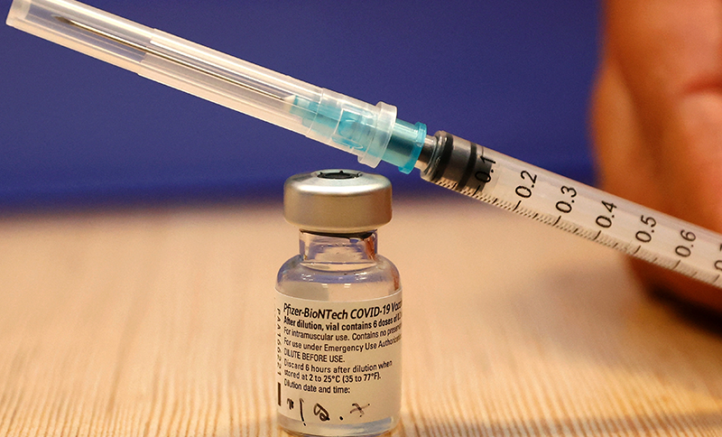 Vacina da Pfizer contra a covid-19 recebe aprovação total nos Estados Unidos