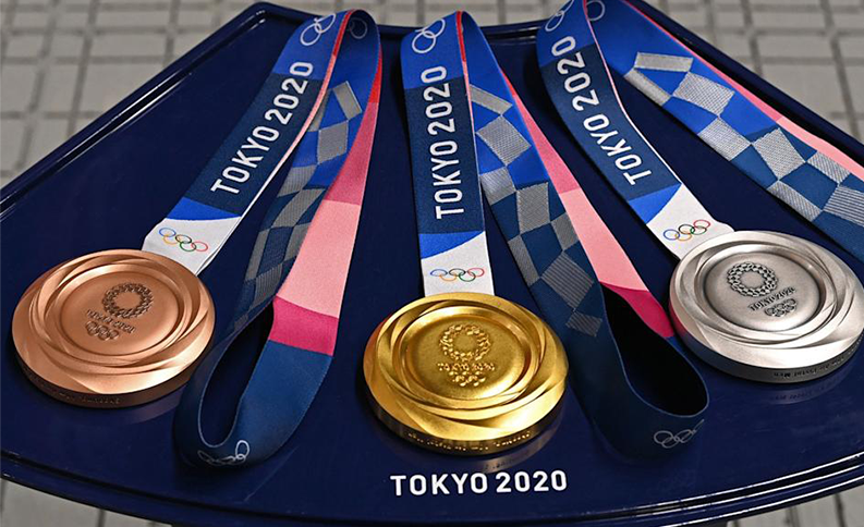 Pódios de plástico, medalhas recicladas e camas de papelão mostram sustentabilidade da Tóquio 2020