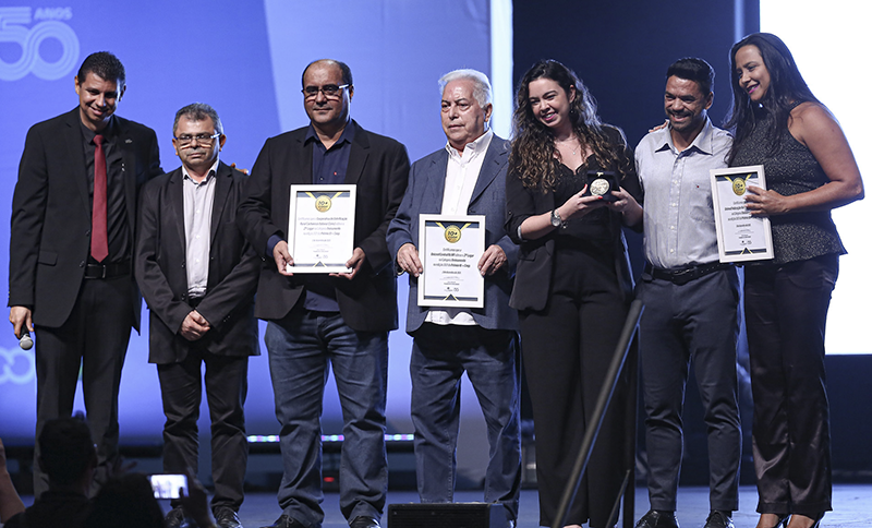 Federação e Singulares são premiadas em evento cooperativista