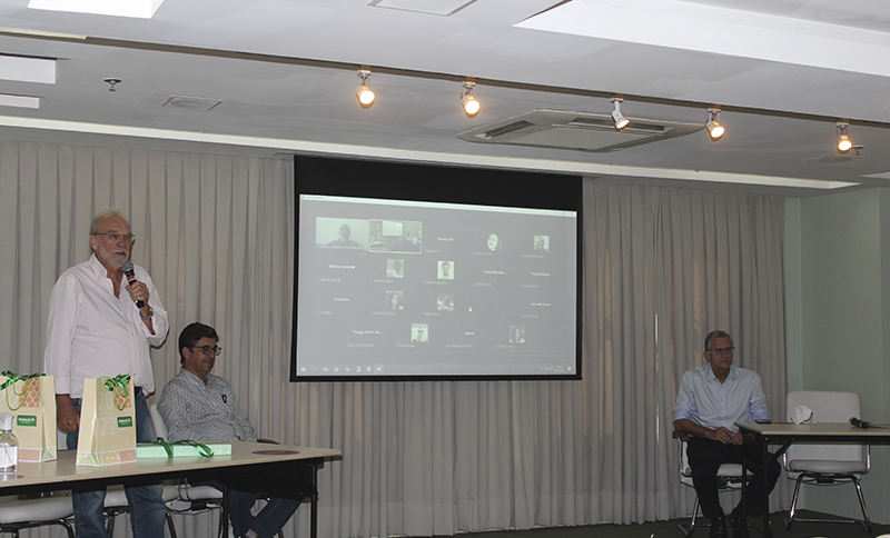 Diretoria se reúne com colaboradores durante encontro