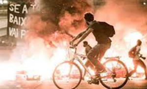 Documentário – O mês que não terminou