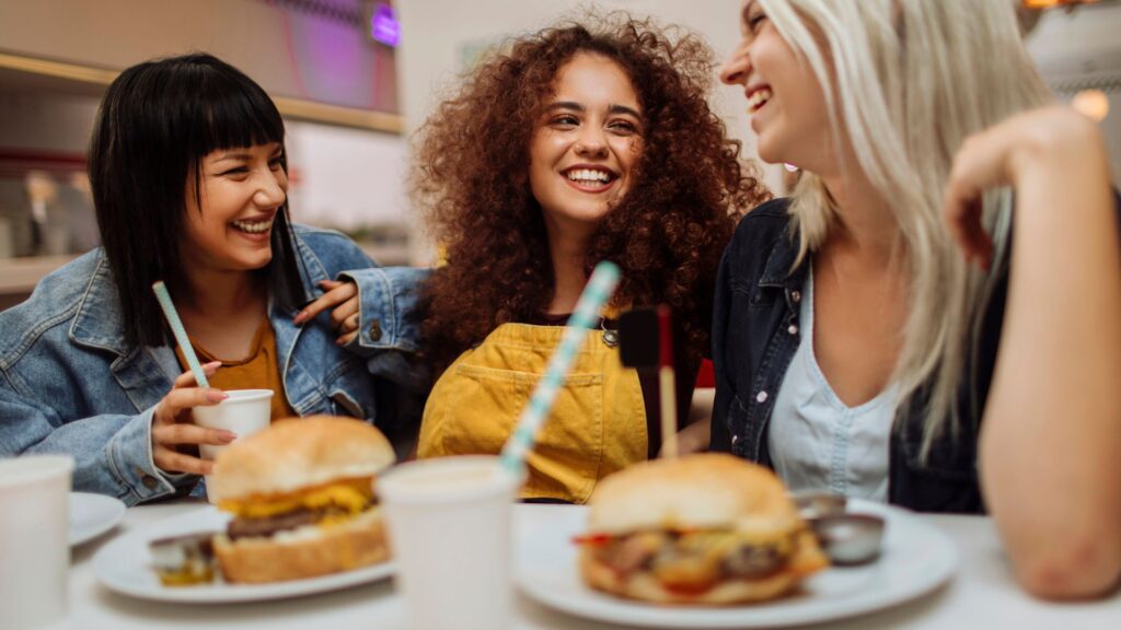 Veja quatro dicas sobre o que comer ou evitar no Carnaval 