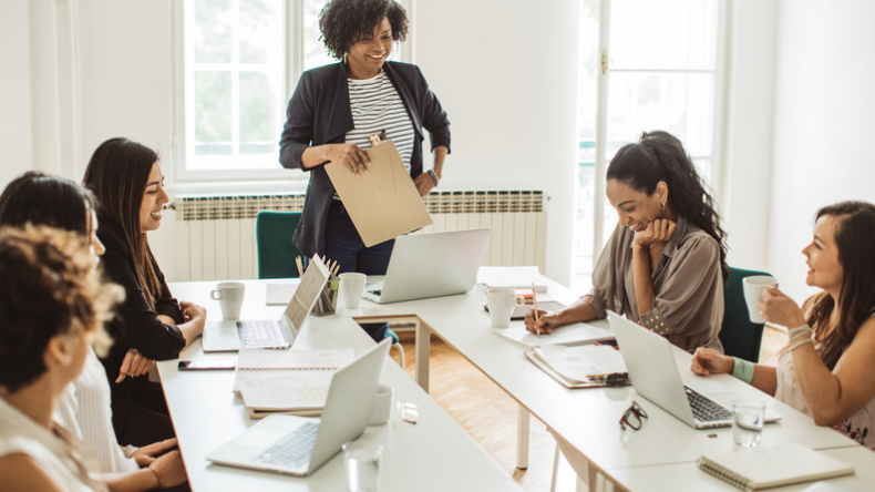 Conheça cinco dicas de como se vestir no ambiente de trabalho 
