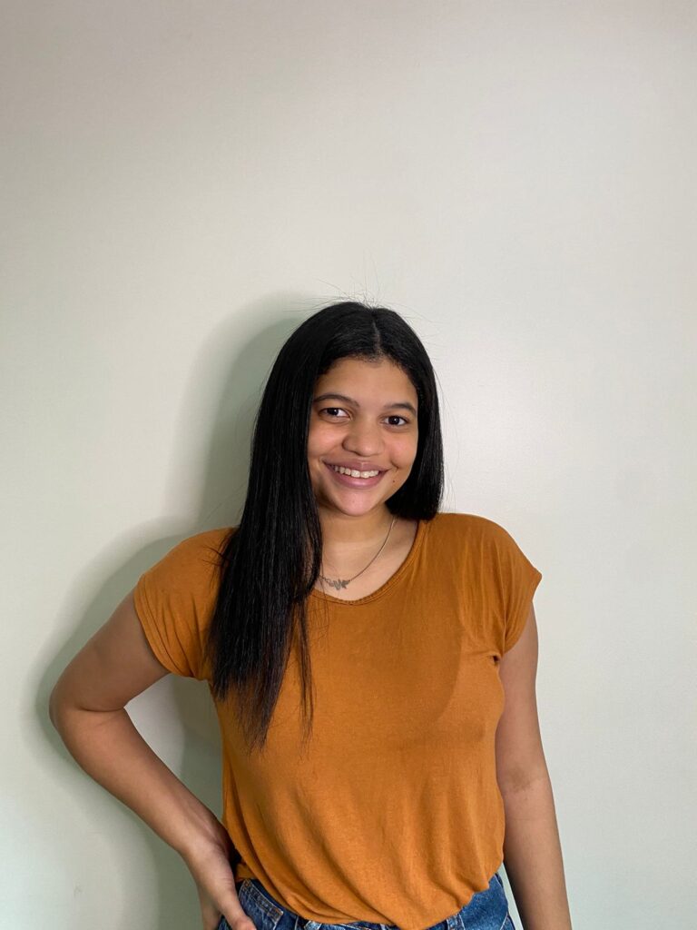 Jovem aprendiz é efetivada como colaboradora