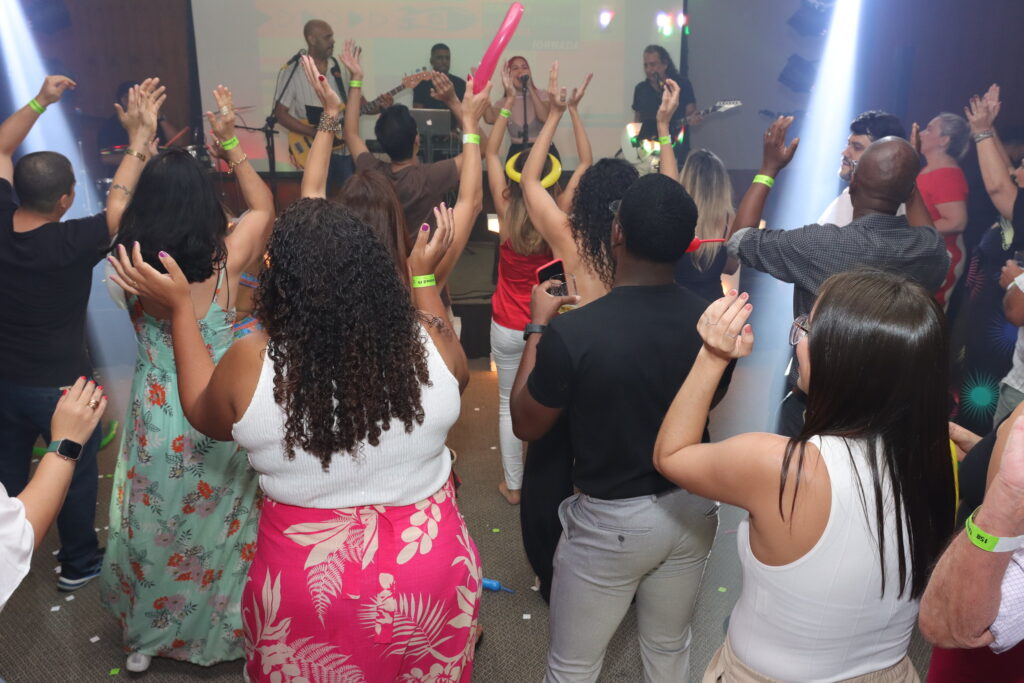 Ano desafiador é celebrado com festa de confraternização e presentes para os colaboradores 