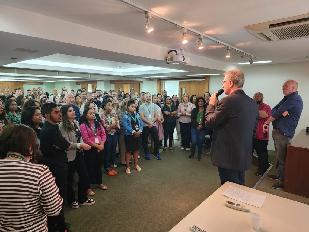 Presidente se apresenta para os colaboradores da Origem em reunião de alinhamento 
