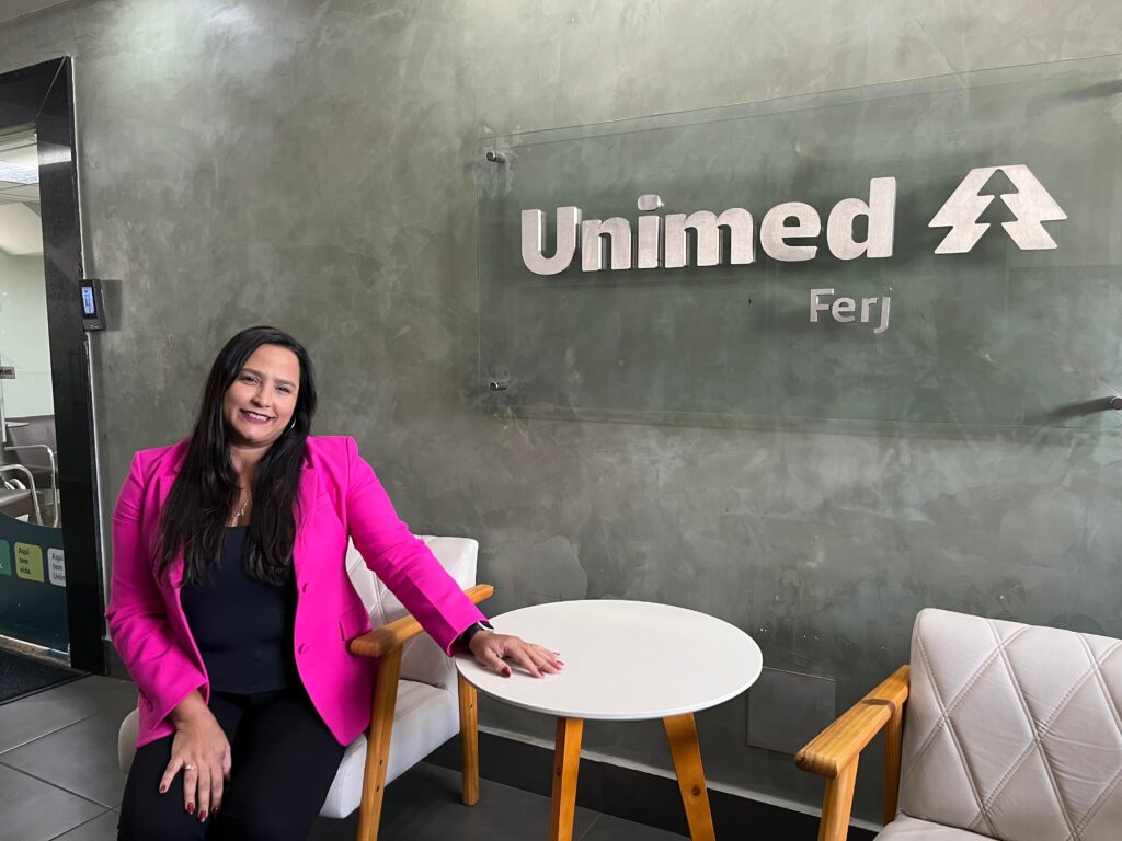 Gerente de Facilities e Pessoas da Unimed Ferj é premiada no 4º Prêmio Melhor RH Brasil 