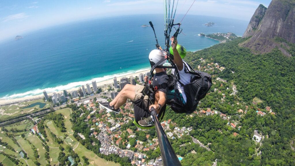Aventuras radicais no Rio de Janeiro: voo de asa delta, rapel e mais 